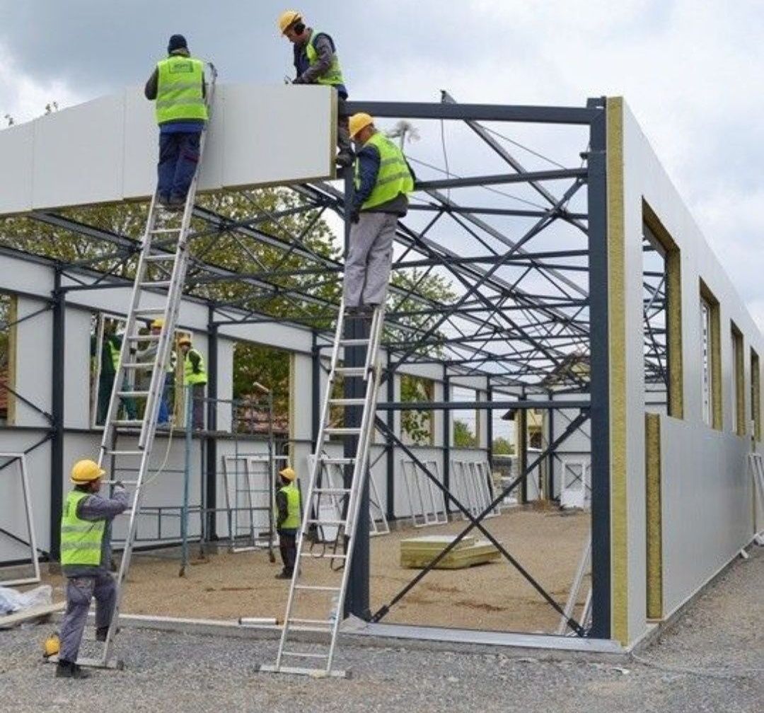 Vand hala pe structura metalica destinata pentru servicie auto,stație