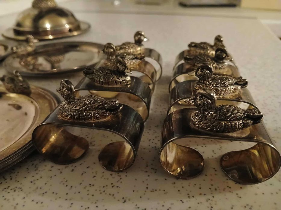 Посребрени съдове и аксесоари за сервиране