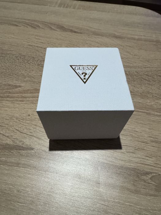 Ceas bărbătesc Guess Gold – elegant, modern și impunător