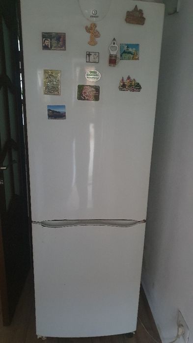 Combinæā frigorificā Indesit.