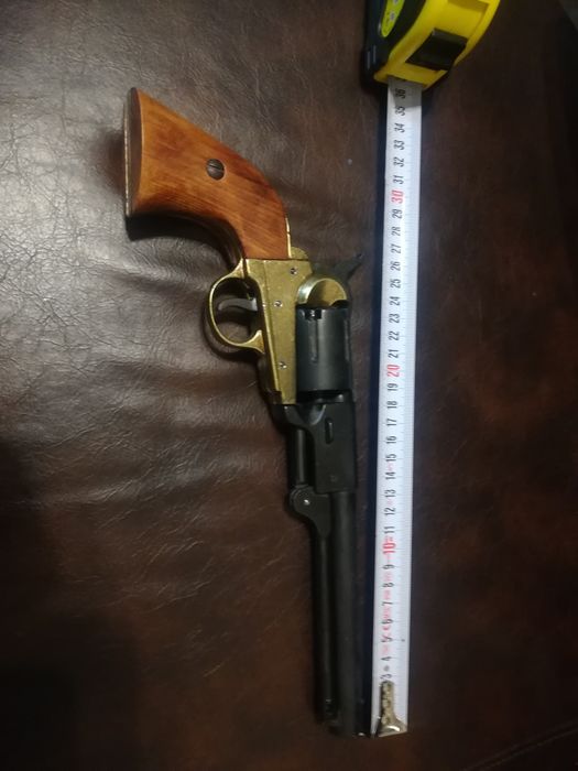Револвер Nevi на Колт. Заводски нестреляща! Пистолет, пушка
