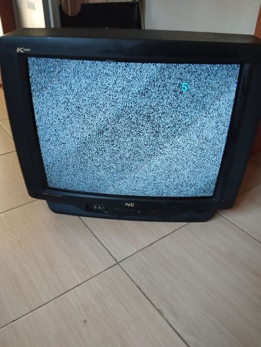 Телевизор JVC с большим экраном
