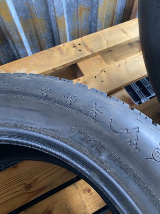 235/60/18 Дънлоп Зимни