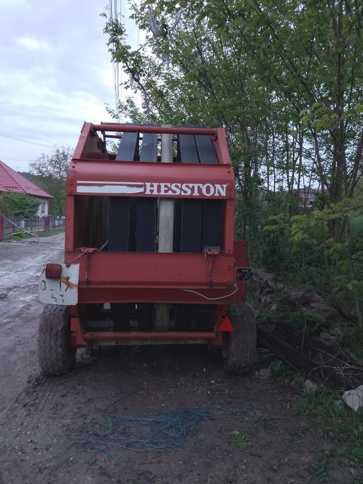 Vând 2 balotiere HEESTON / CLAAS.