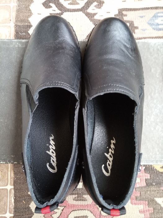 Лот два броя дамски обувки