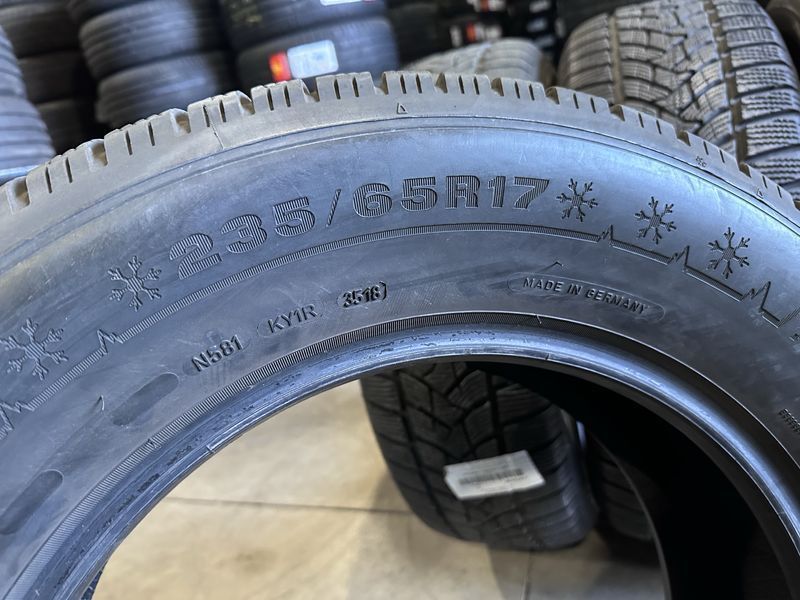 235/65/17 Dunlop 4piese
