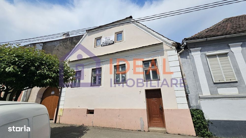 Casă veche, solidă, cu 4 camere, pivniță boltită și 4 băi – zonă centr