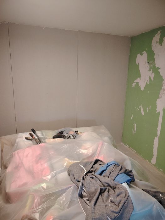 Executam lucrari interioare si exterioare