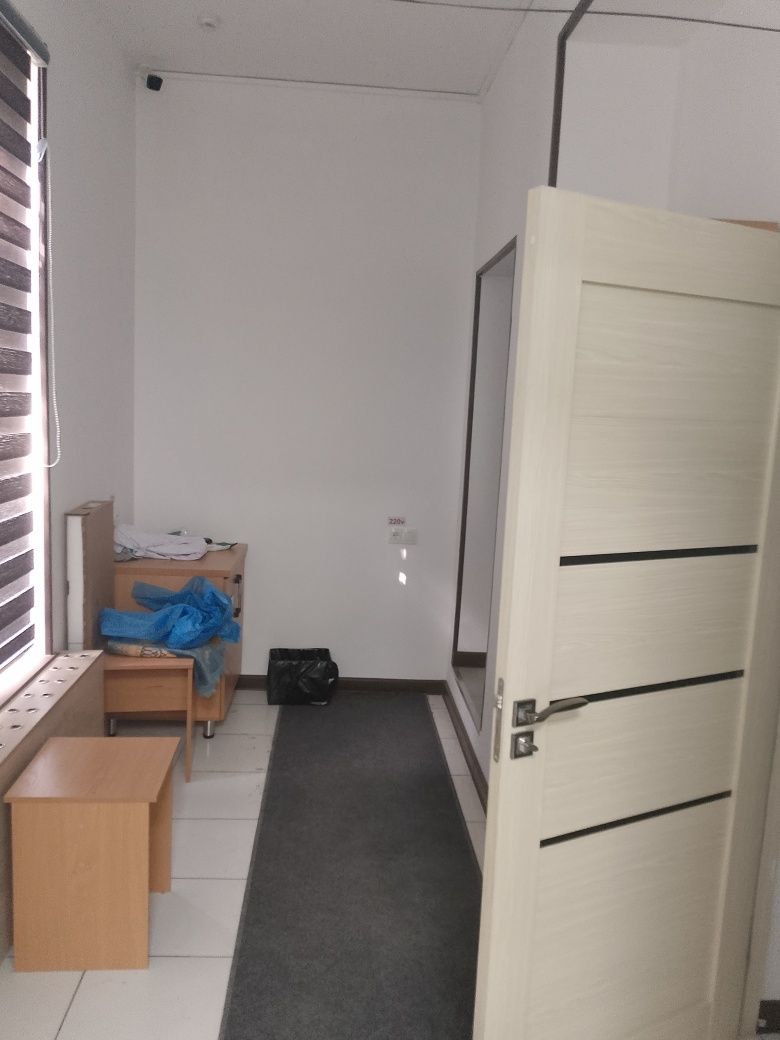 Фархадский перекресток 1линия в доль дороги 1этаж 130м² Юр адреса