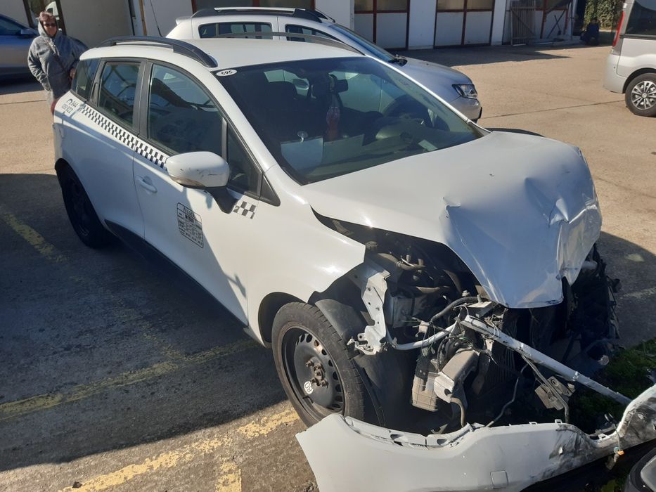 De vanzare renault  clio 0.9 benzina avariata