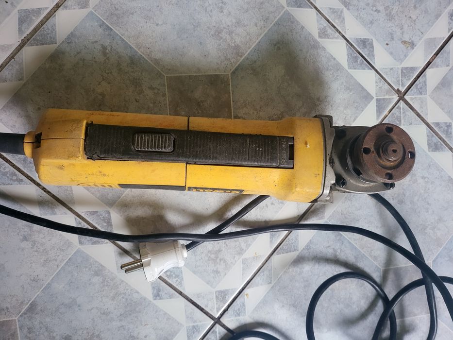 Болгарка Dewalt в хорошем качестве 15000тг.
