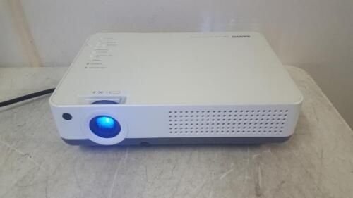 Proiector Sanyo PLC-XW55