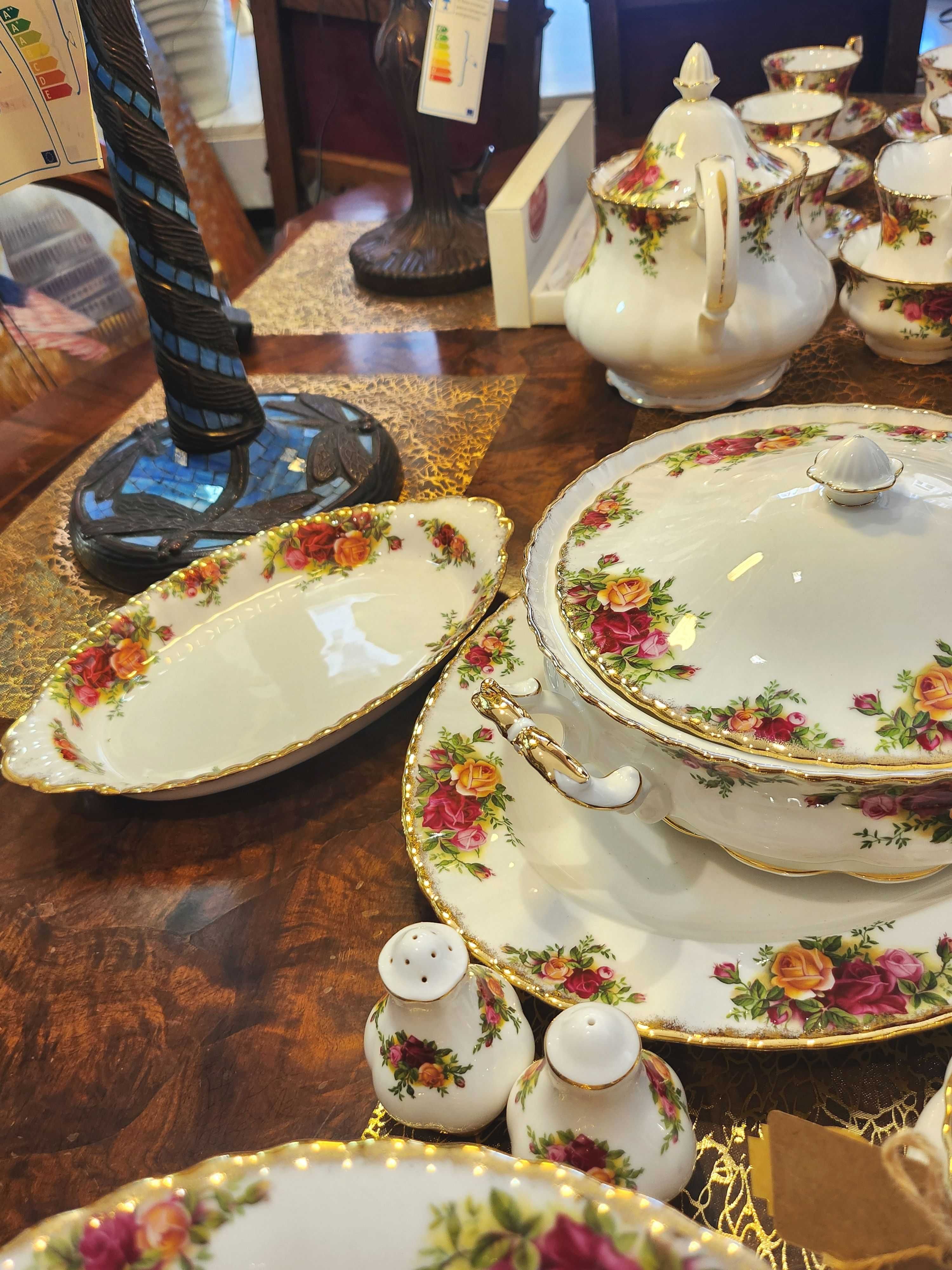 Луксозен сервиз Royal Albert Old Country Roses за 6 души, 50части