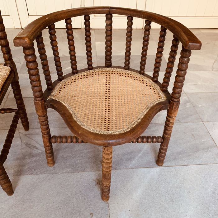 Два винтидж стола в стил “bobbin turned”