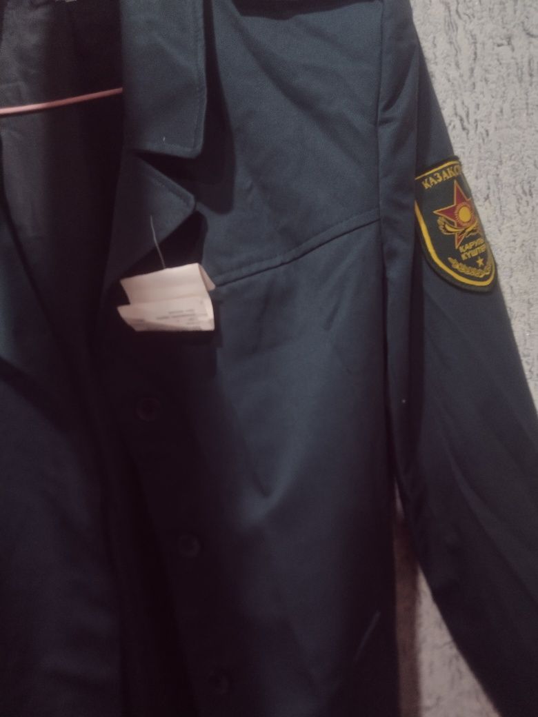 Продается военный китель имеется 2 шт.