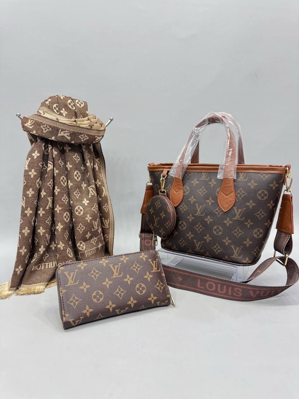 LOUIS VUITTON  - дамски чанти