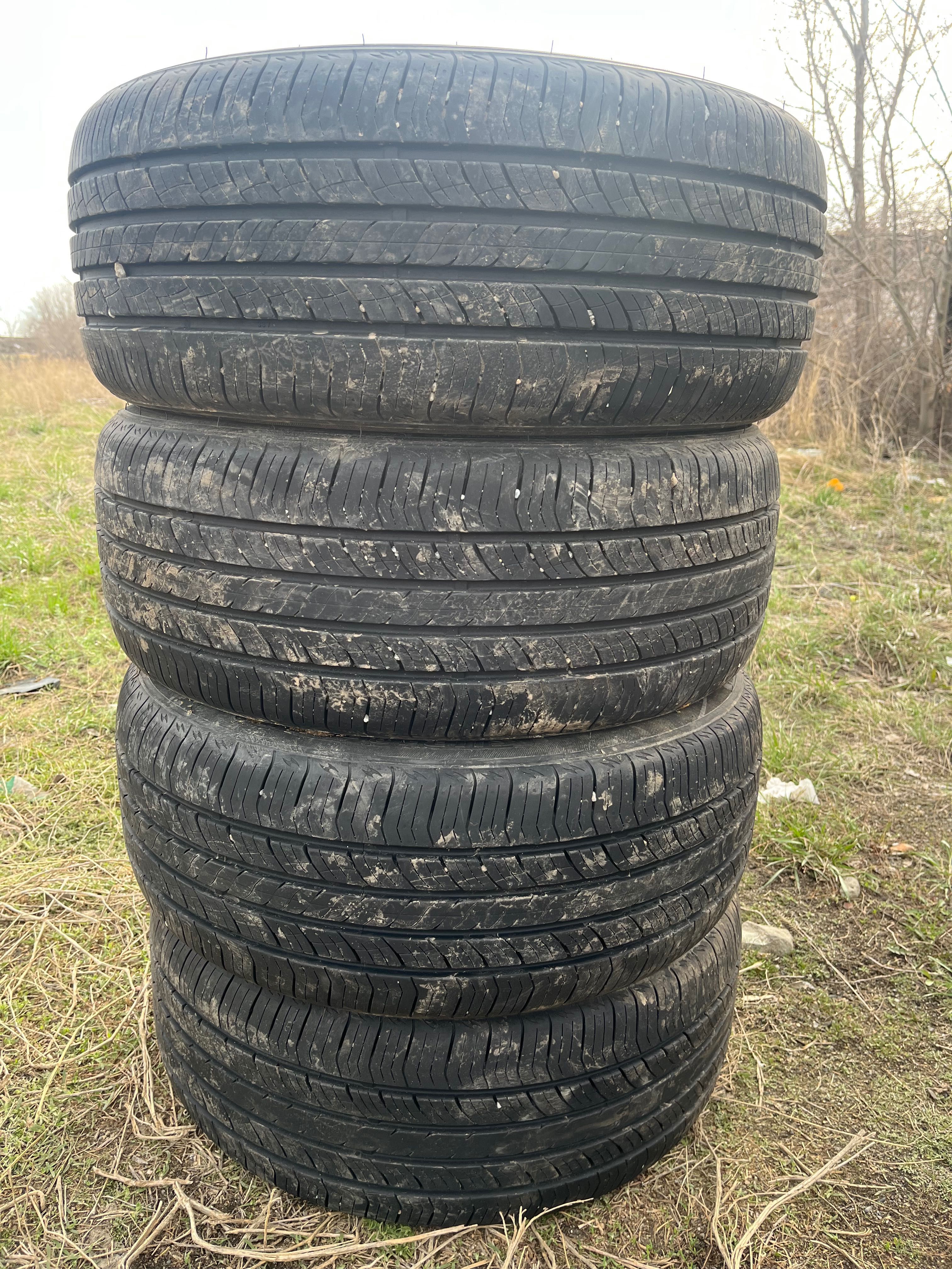 Продам новые шины 215/50 R17
