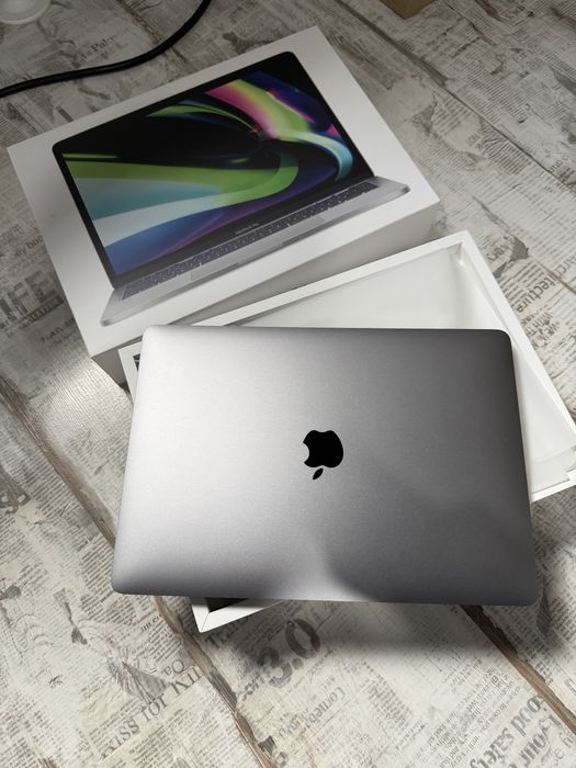 Macbook pro m2 2022 256gb  13”  impecabil