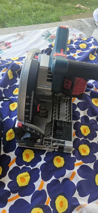 se vinde circular bosch  gkt18v-52gc an 2021 cu acumulator 5,5