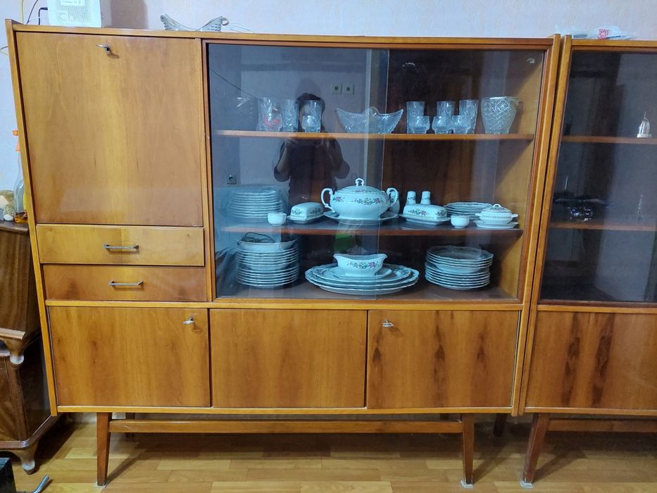 Серванты в гостиную б/у