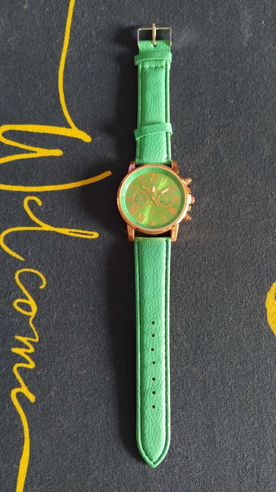 Vand Ceas de culoare VERDE nou cu blocare cheita de pornire