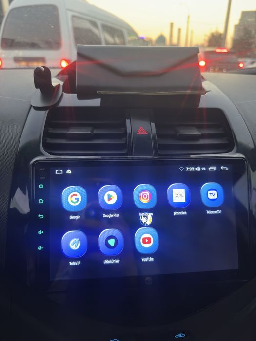 Avto manitor sotiladi