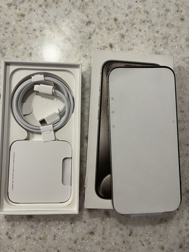 Iphone 15 pro, истинско злато
