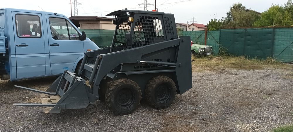 Miniincarcator fai komatsu 2100 ore cu Furci