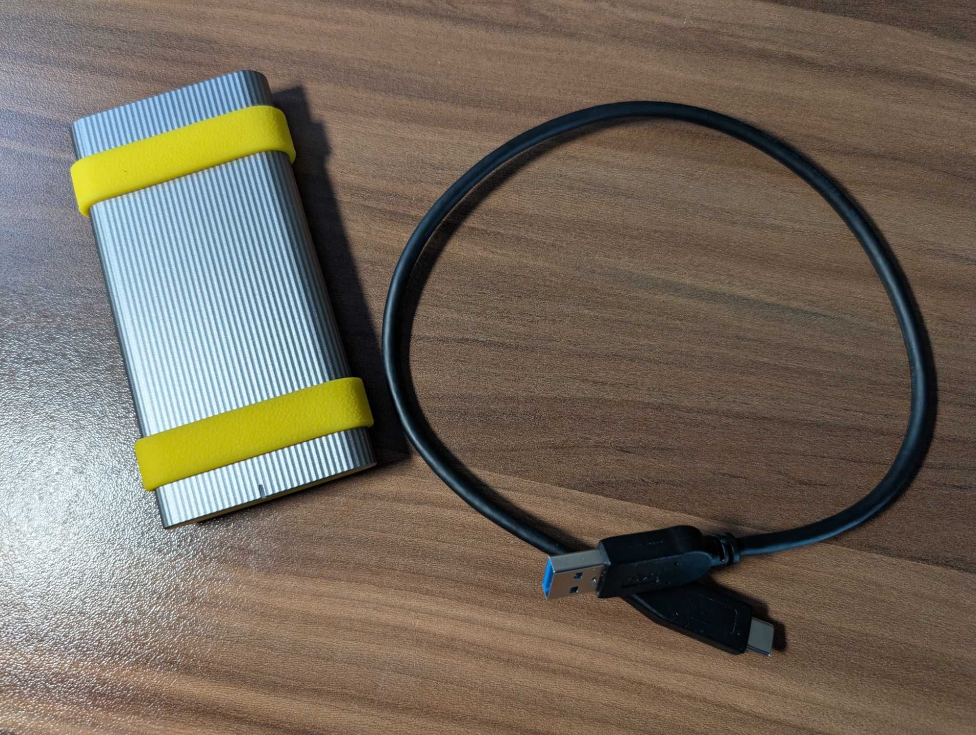 Вискоскоростен и ултраиздържлив външен SSD Sony SL-M2 - 2TB