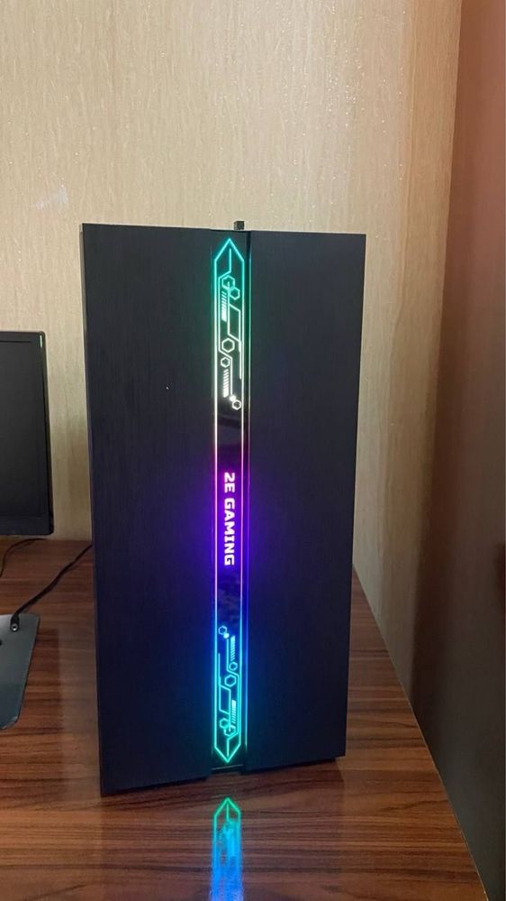 Kompyuter komputer  komplekt case va monitor