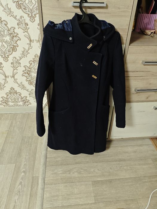 Продам пальто осенние