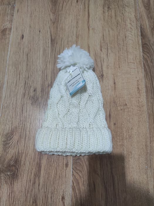 Căciulă damă cu pompon