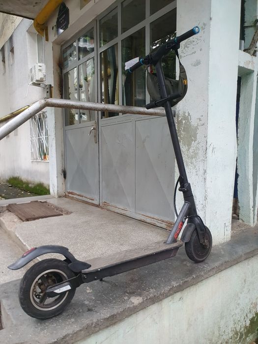 Vând trotineta Reid plus trotineta se prezintă ok fuge 27 30km h