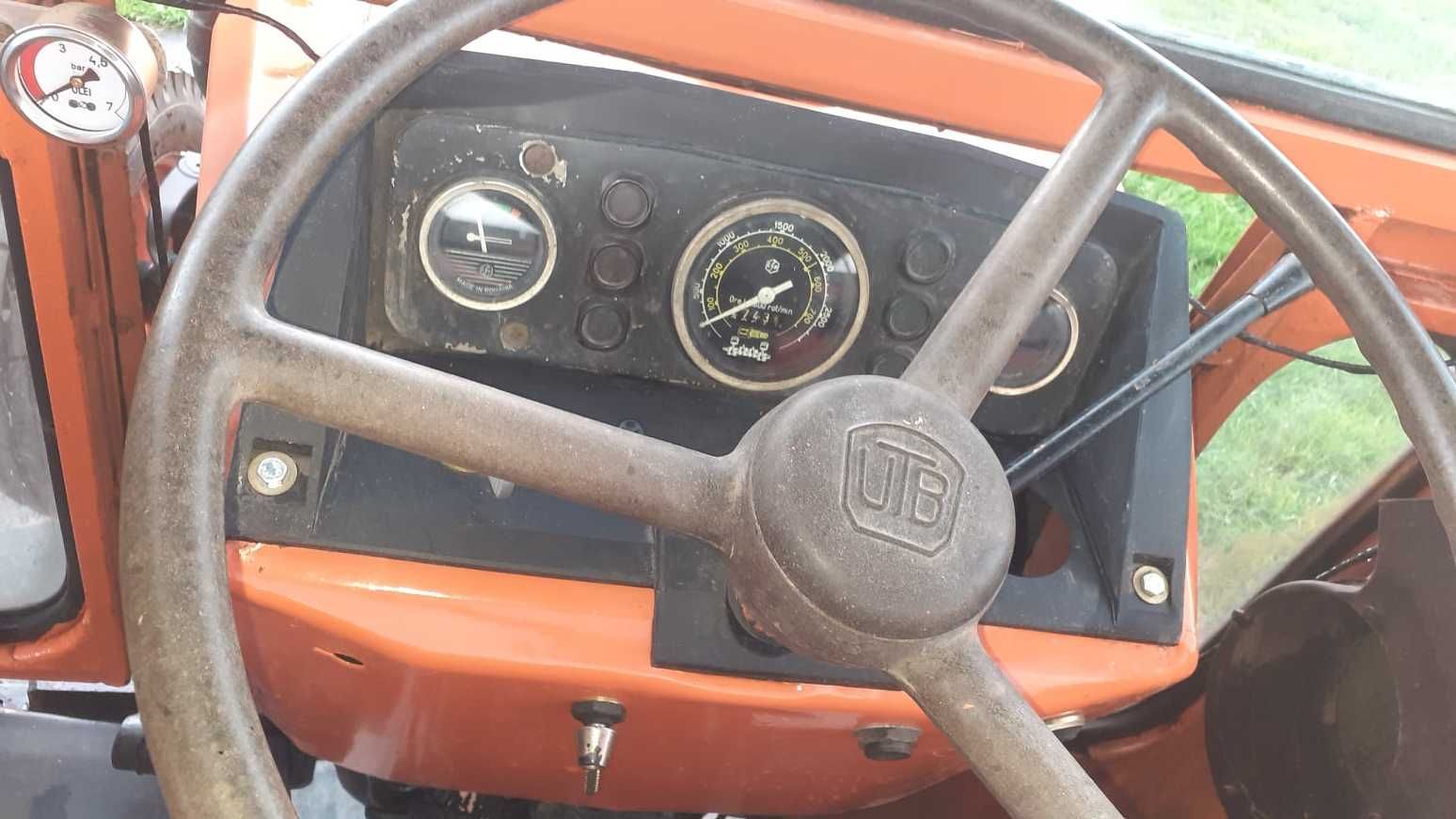 TRACTOR U450 + căruța pe roti de aro