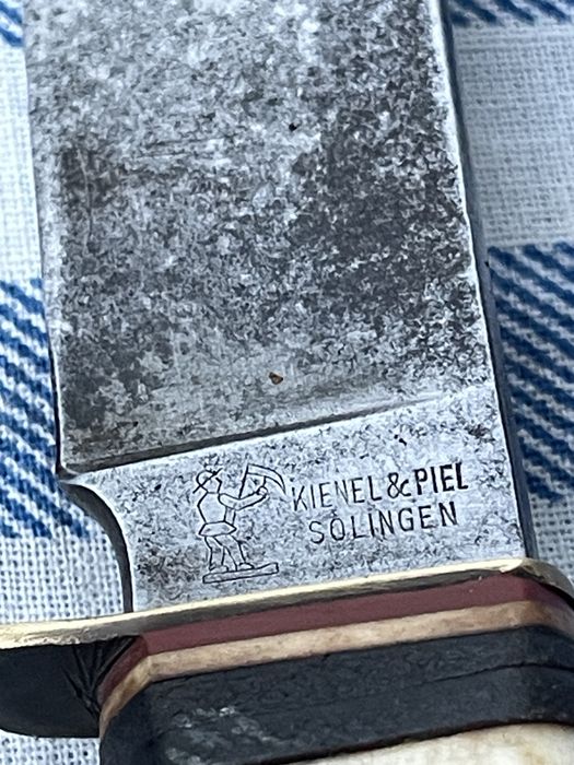 Baioneta americana si cutit german