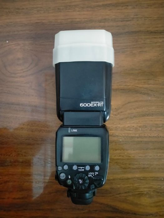 Профессиональная фотовспышка Canon