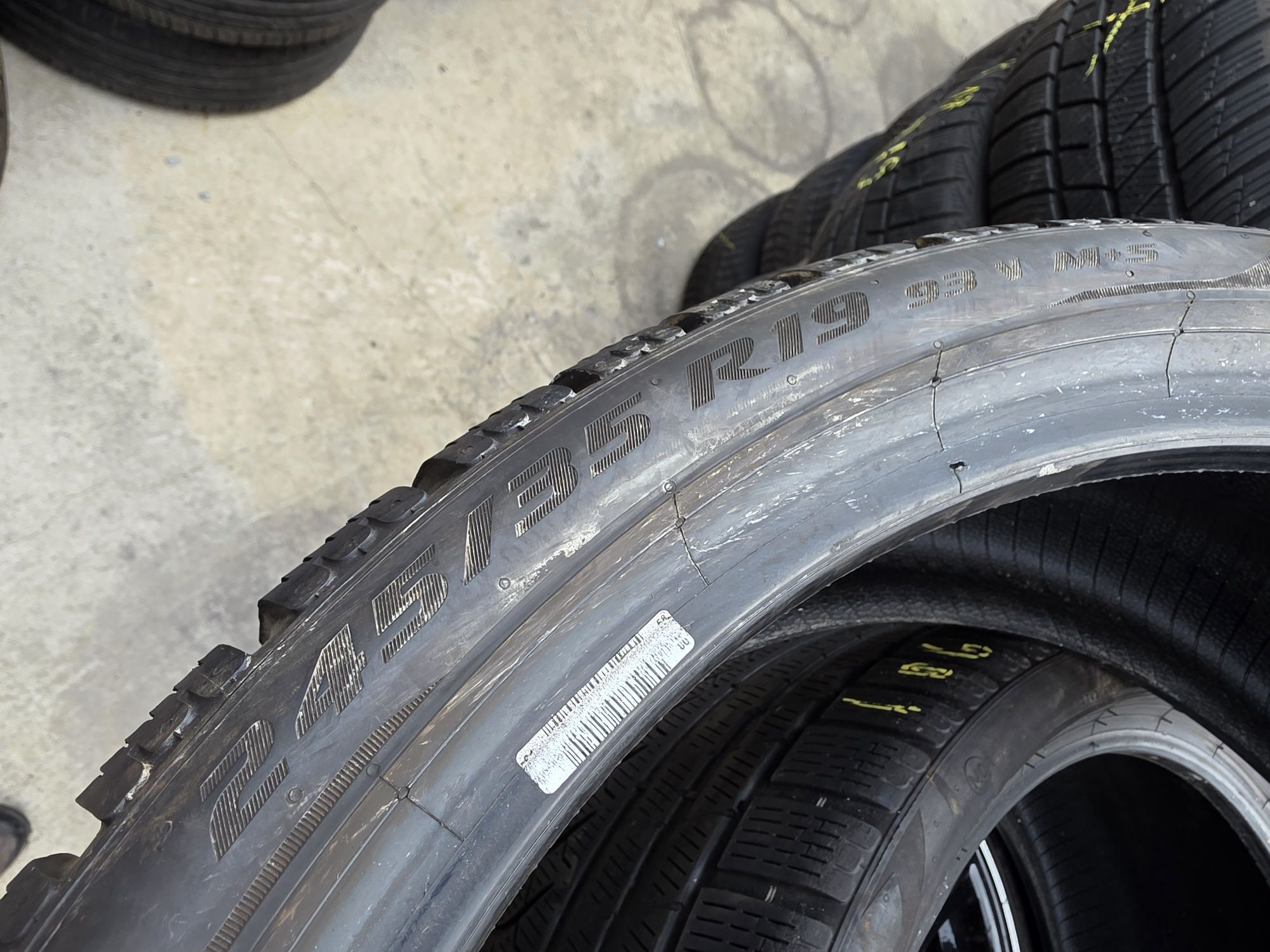 2бр Зимни гуми 245 35 19 - Pirelli DOT 2023