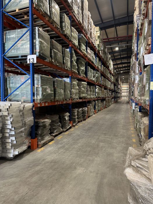 Rafturi metalice in stoc