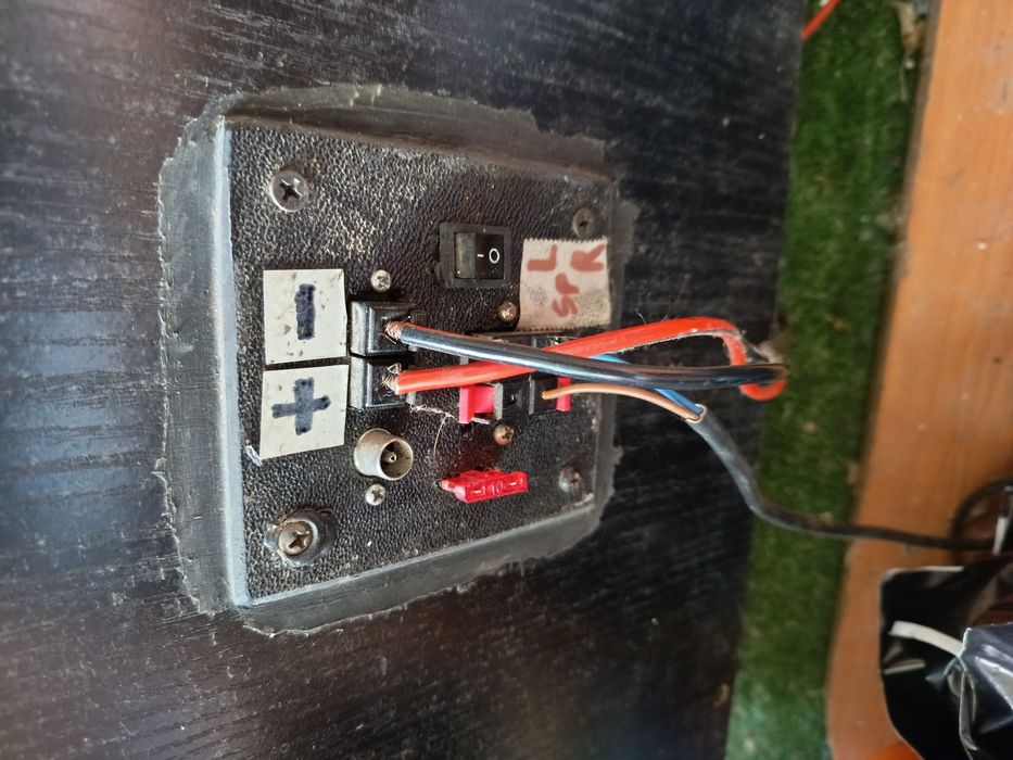 Vând boxă bluetooth , proiect