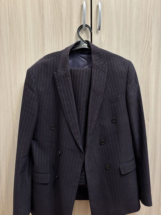 Продам костюм тройку срочно