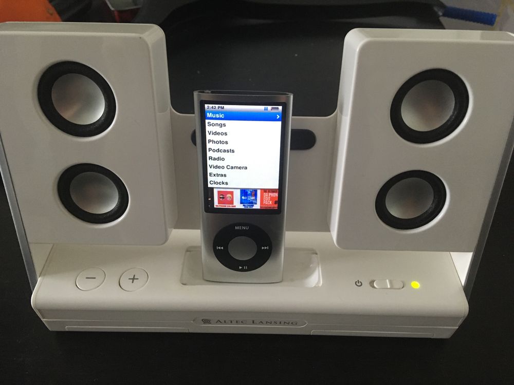 Apple ipod nano 5 video + boxa portabila de tip dock si iesire aux