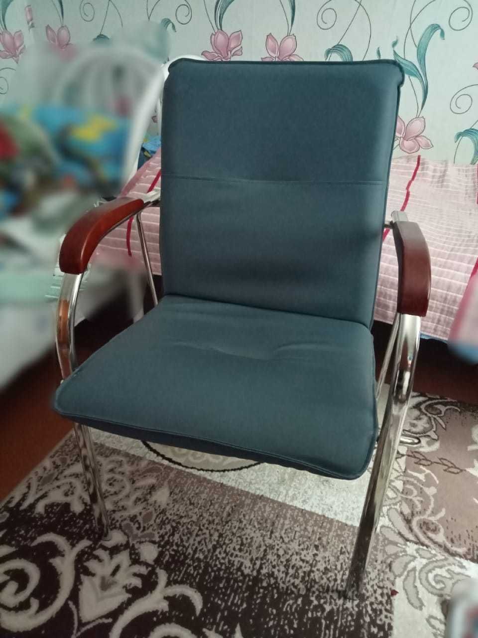Продам стул новый