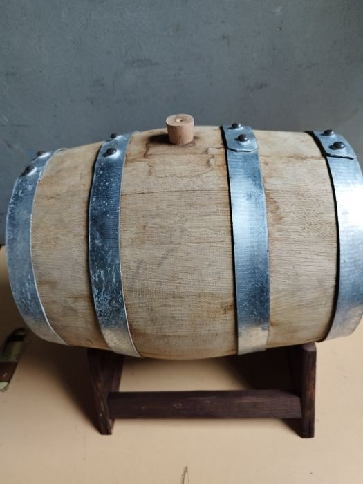 Почти ново дъбово буренце със стойка