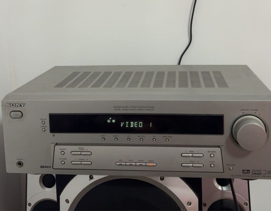 Vând stație sony de-495