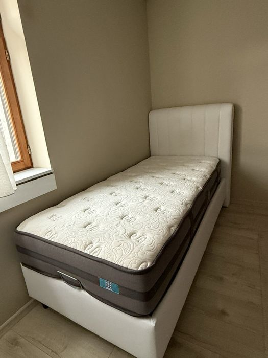 Легло с матрак -бяла кожа 90/200см. С подматрачна рамка рамка. з