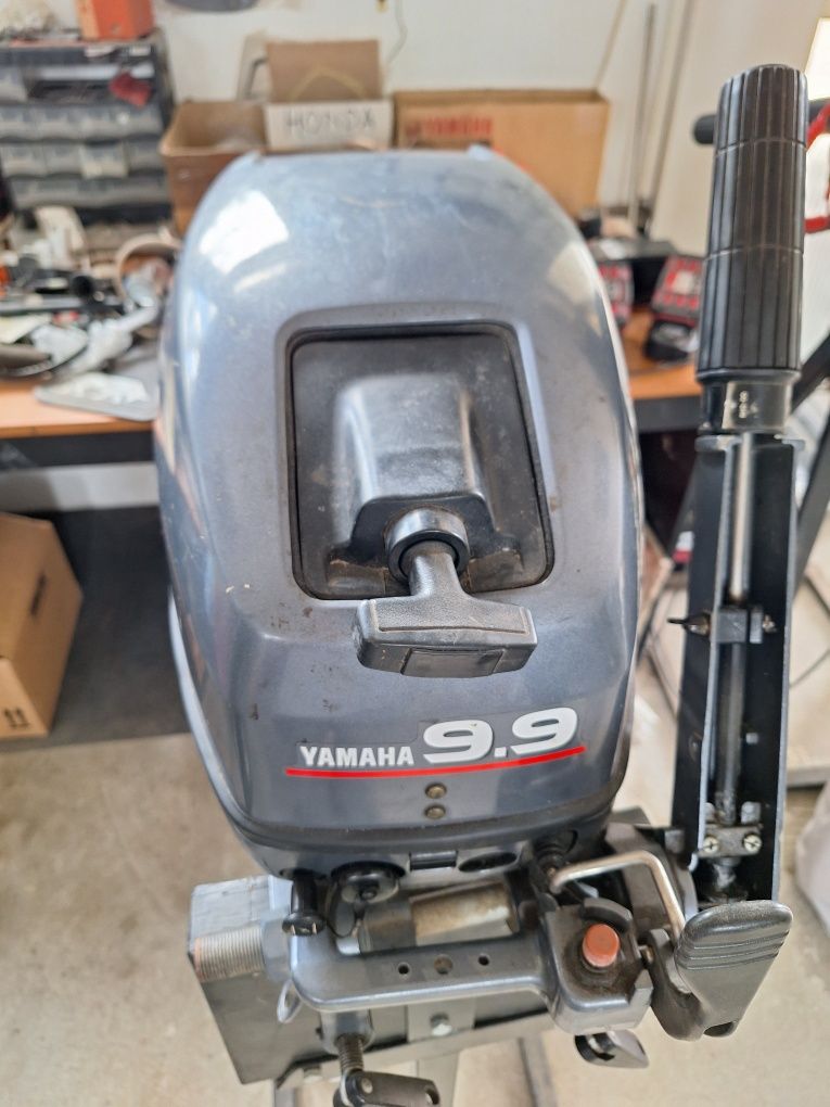 Продавам извънбордов двигател YAMAHA 9.9FMHS (15кс) 2Т 36кг