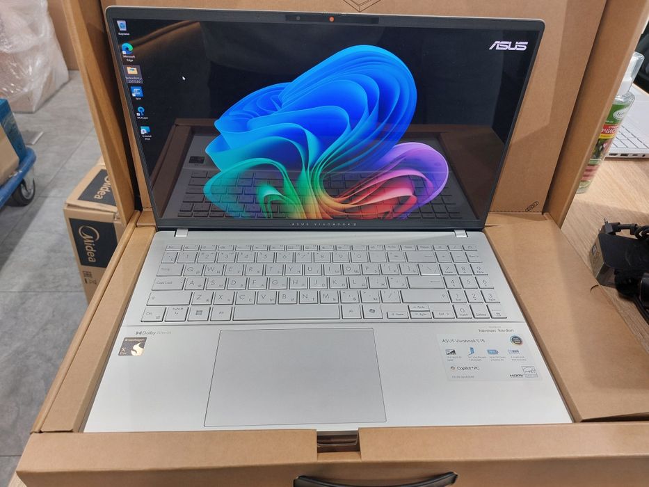 Ультрабук ASUS Vivobook S 15 Oled S5507QA-MA076W серебристый
