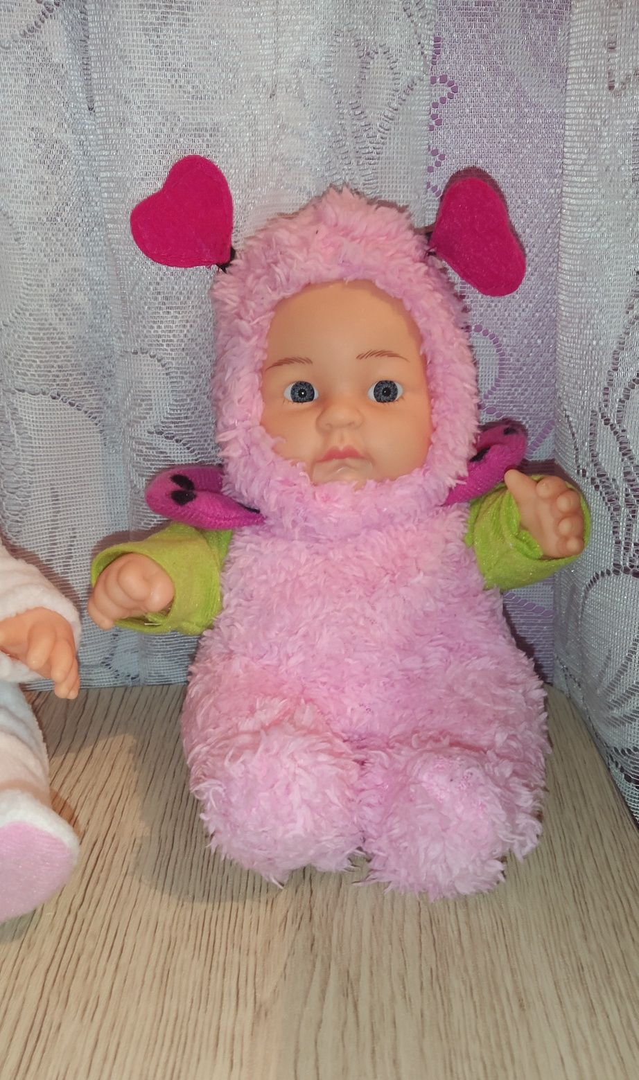 Кукла на бебе с костюм на пеперуда
