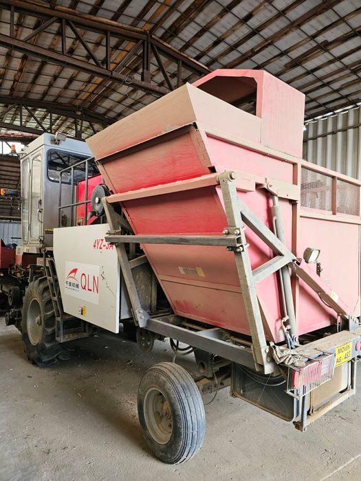 Vand culegatoare / combina de porumb QLN 4YZ-3A
3 randuri
An fabricati