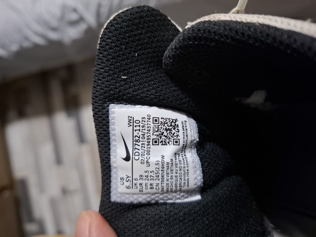 Semighete nike basket nr 39 Nike
